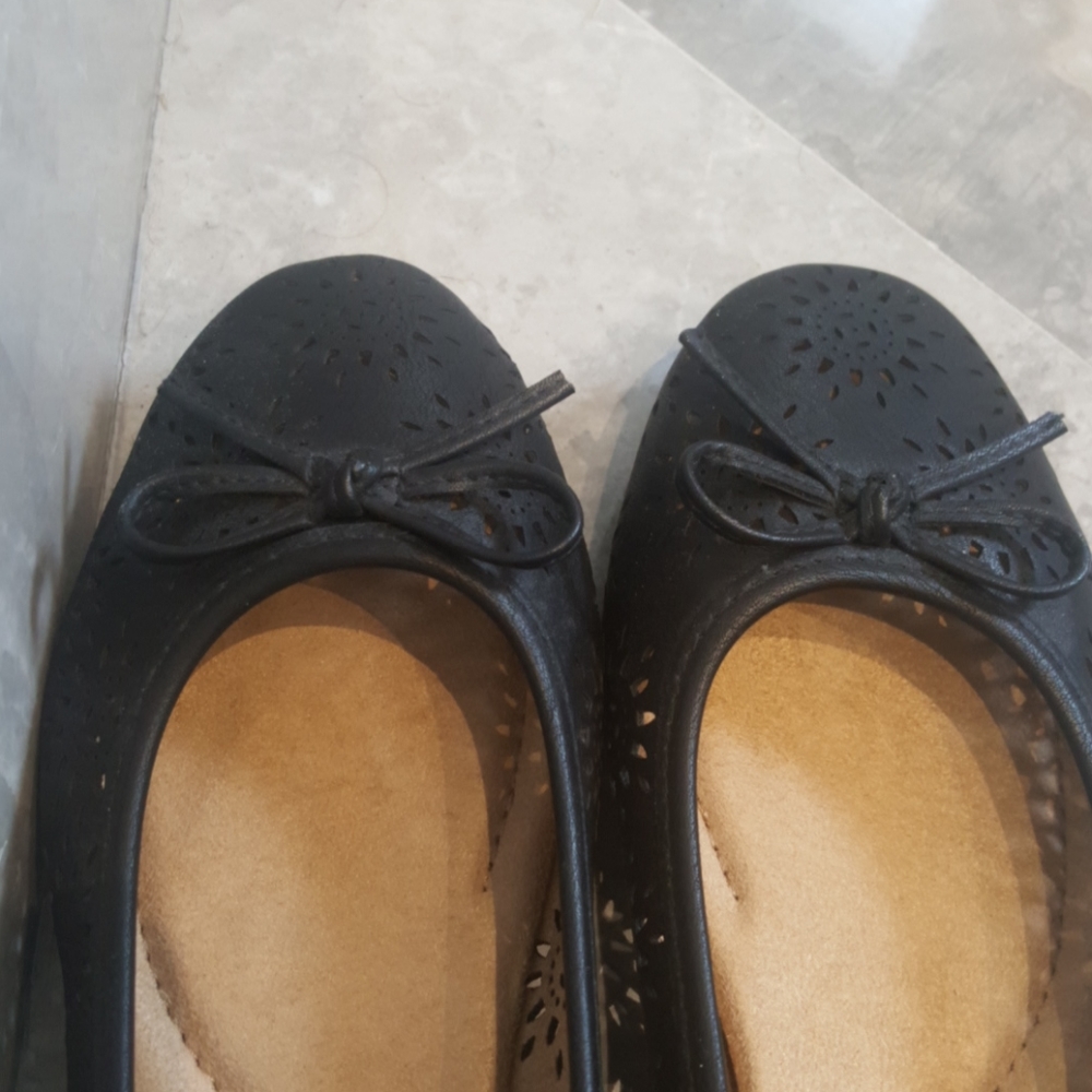 WHITE MOUNTAIN black flat shoes - Picture 7 of 8